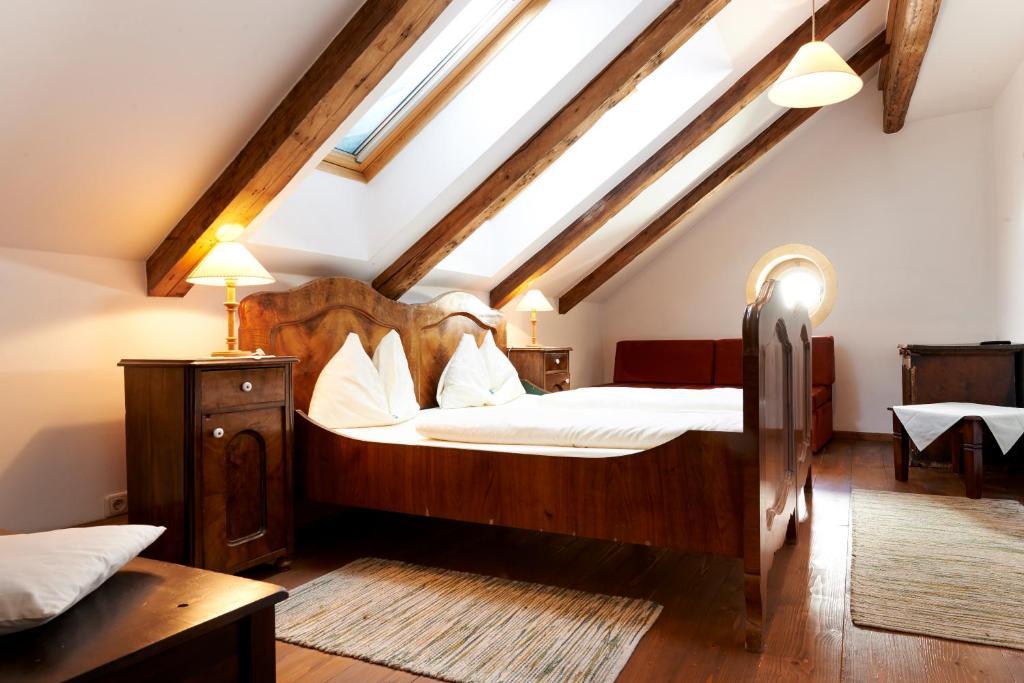 Hotelchen Doellacher Dorfwirtshaus Großkirchheim Rum bild