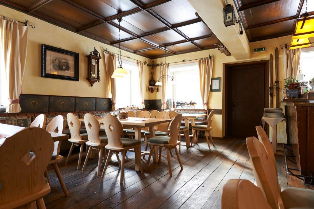 Hotelchen Doellacher Dorfwirtshaus Großkirchheim Rum bild